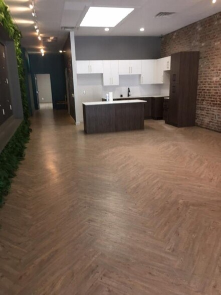 More Photos Of 2350 Guadalupe St, Austin Storefront For Lease