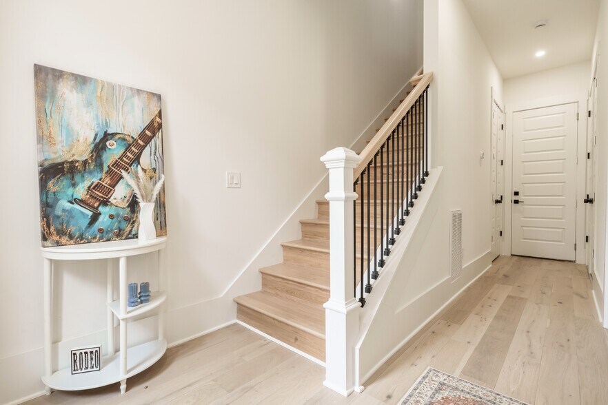 More Photos Of 614 W Iris Dr, Nashville Apartments For Sale