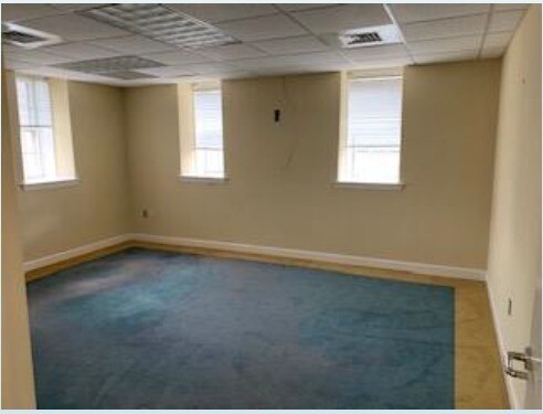 More Photos Of 410 Pine St SE, Vienna Office For Sale