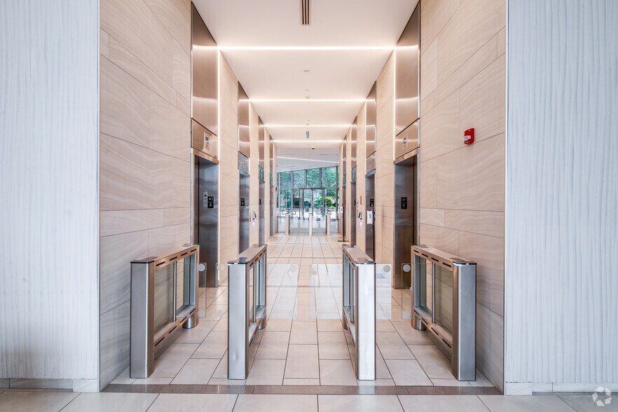 More Photos Of 100 S Charles St, Baltimore Office For Sale