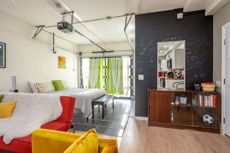 More Photos Of 4741 Point Loma Ave, San Diego Storefront Retail Residential For Sale