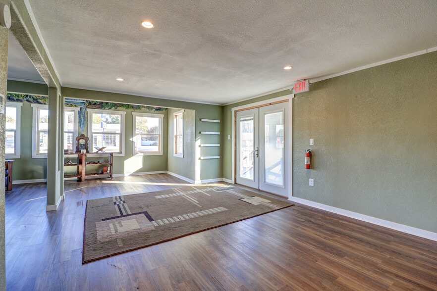 More Photos Of 603 W Rock Falls Rd, Rock Falls General Retail For Sale