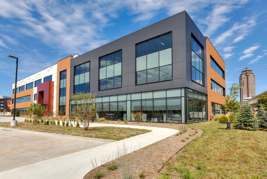 More Photos Of 220 SW 9th St, Des Moines Office For Lease