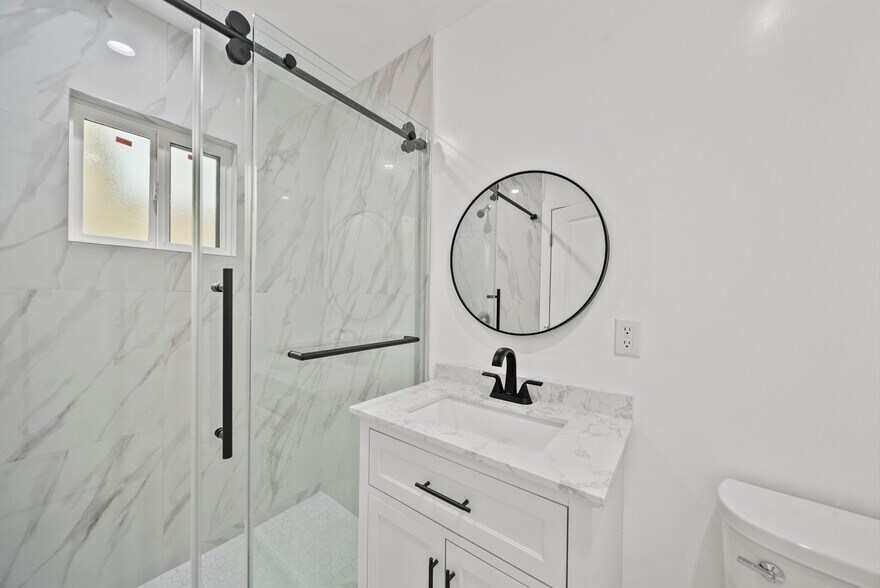 More Photos Of 11488 Burbank Blvd, North Hollywood Flex For Sale