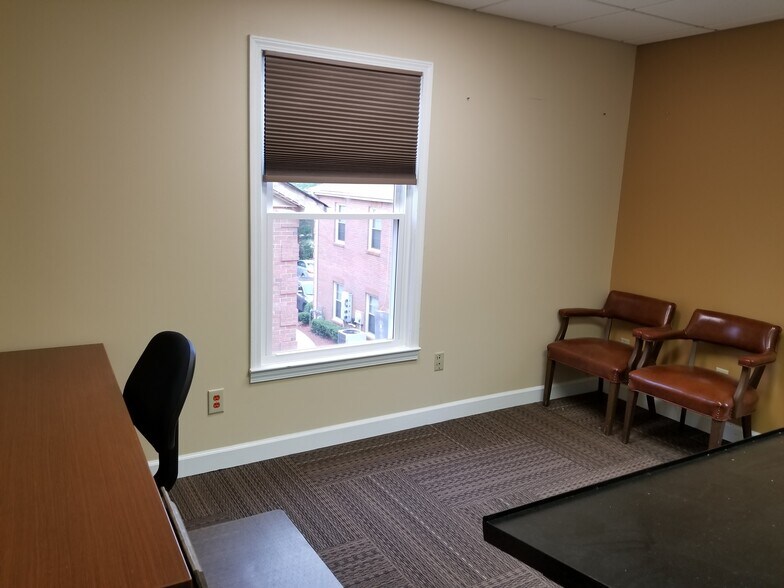 More Photos Of 2440 Sandy Plains Rd, Marietta Medical For Lease