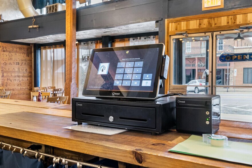 More Photos Of 100 N Texas St, De Leon Storefront Retail Office For Sale