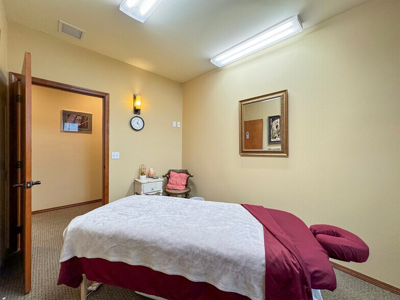 More Photos Of 534 N 5th Ave, Sequim Medical For Sale