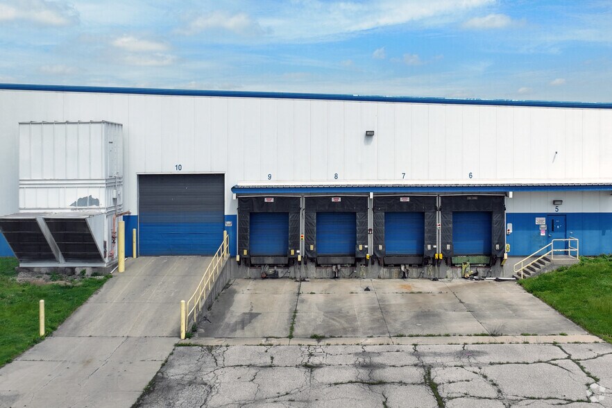 More Photos Of 1450 Commerce Pky, Franklin Manufacturing For Sale