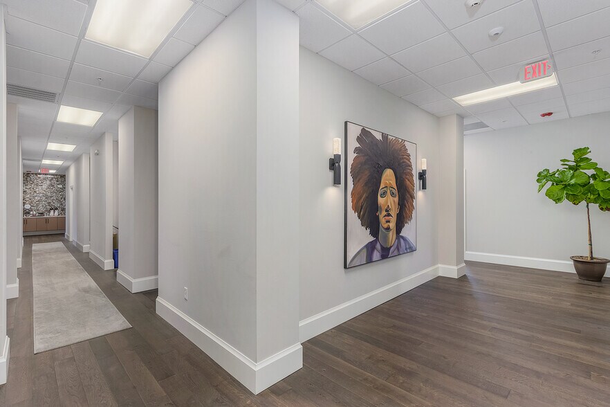 More Photos Of 2200 Broadway, Fort Myers Office For Lease