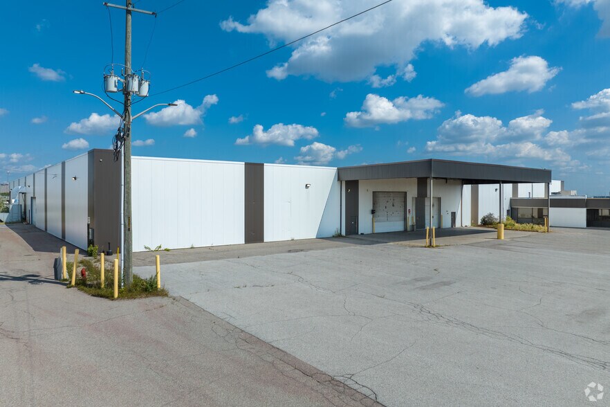 More Photos Of 15 West Dr, Brampton Warehouse For Lease