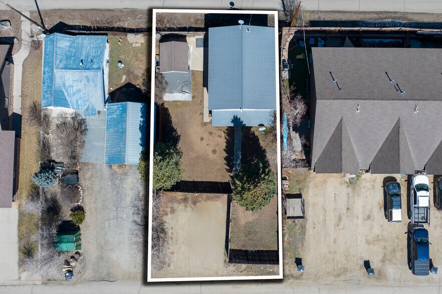 More Photos Of 695 Agate ave, Granby Flex For Sale