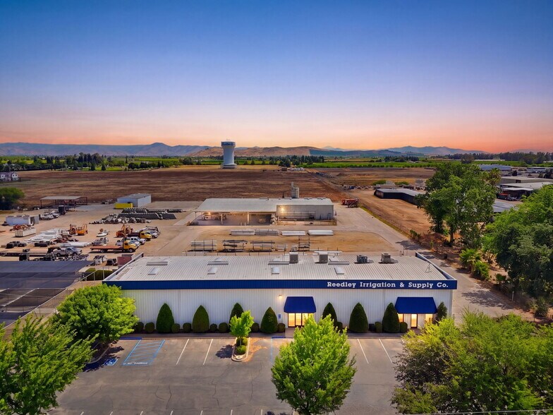 More Photos Of 1260 Buttonwillow Ave, Reedley Warehouse For Sale