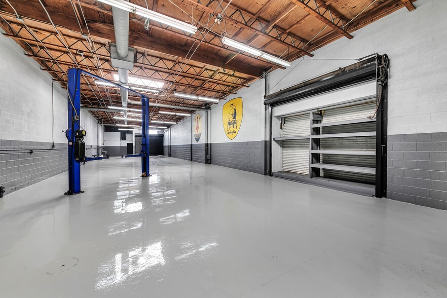 More Photos Of 1652 S La Cienega Blvd, Los Angeles Auto Repair For Sale