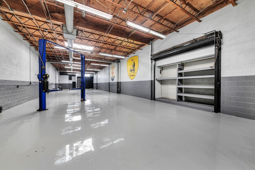 More Photos Of 1652 S La Cienega Blvd, Los Angeles Auto Repair For Sale