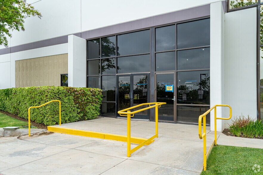 More Photos Of 502 W Covina Blvd, San Dimas Warehouse For Lease