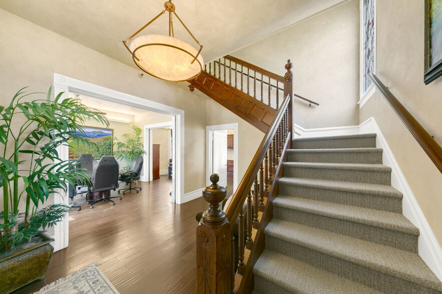 More Photos Of 1129 D St, Sacramento Office For Sale