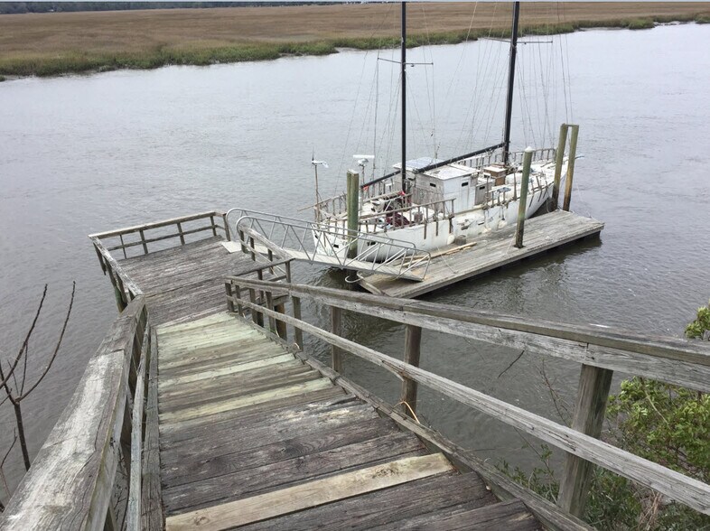 More Photos Of 1224 Buccaneer Club Rd NE, Townsend Restaurant For Sale