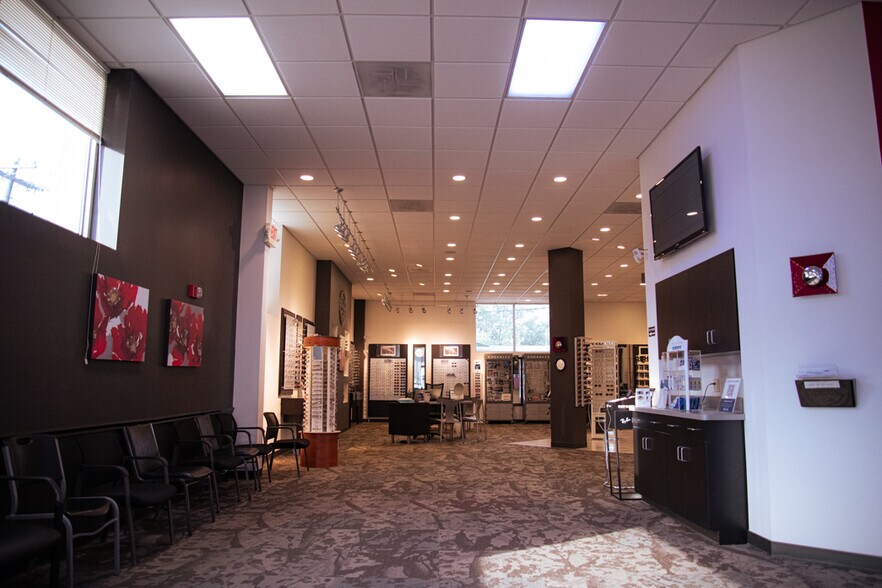 More Photos Of 2014 Dudley Ave, Parkersburg Medical For Sale