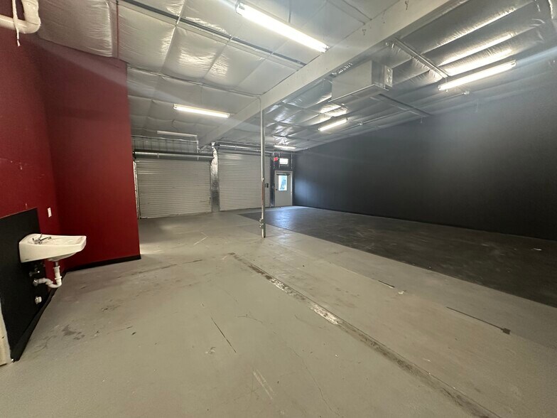 More Photos Of 1706 Dungan Ln, Austin Unknown For Lease