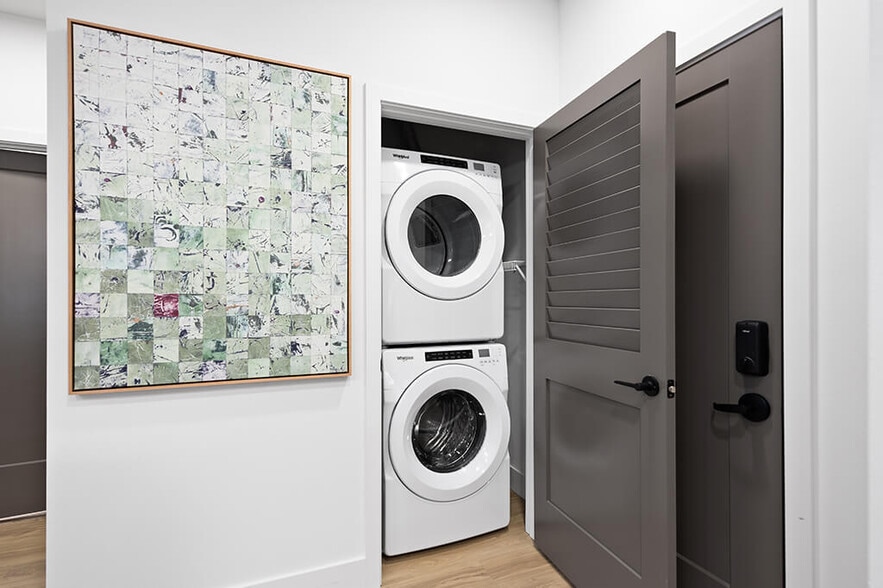 More Photos Of 12430 NE 120th St, Kirkland Apartments For Lease