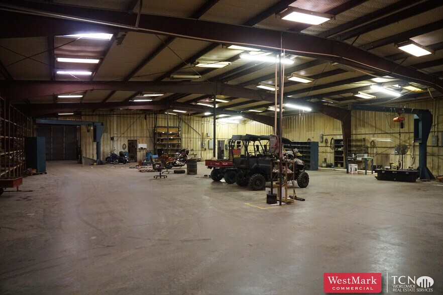More Photos Of 12610 N FM 400, Idalou Warehouse For Sale