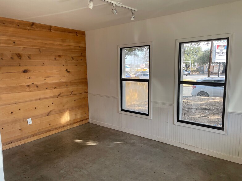 More Photos Of 2120 S Lamar Blvd, Austin Freestanding For Sale