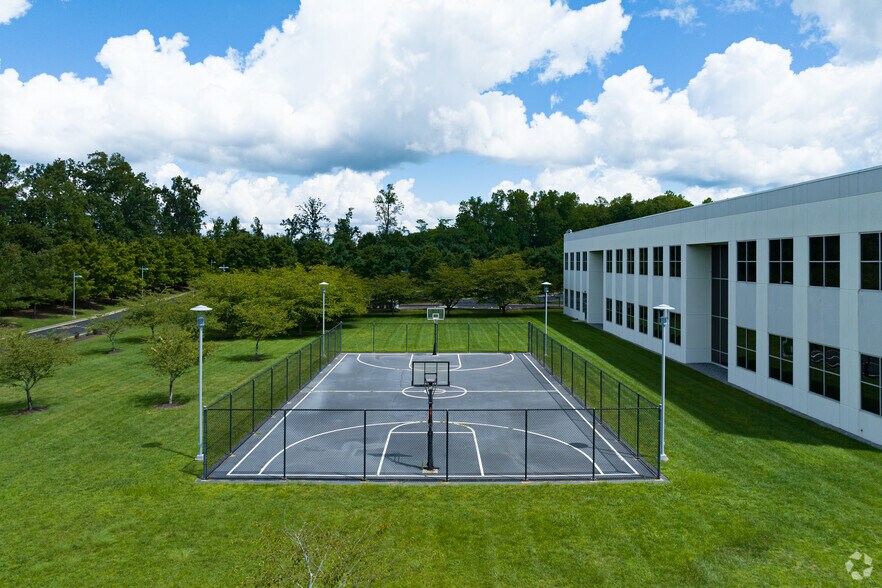 More Photos Of 11751 Meadowville Ln, Chester Office For Sale