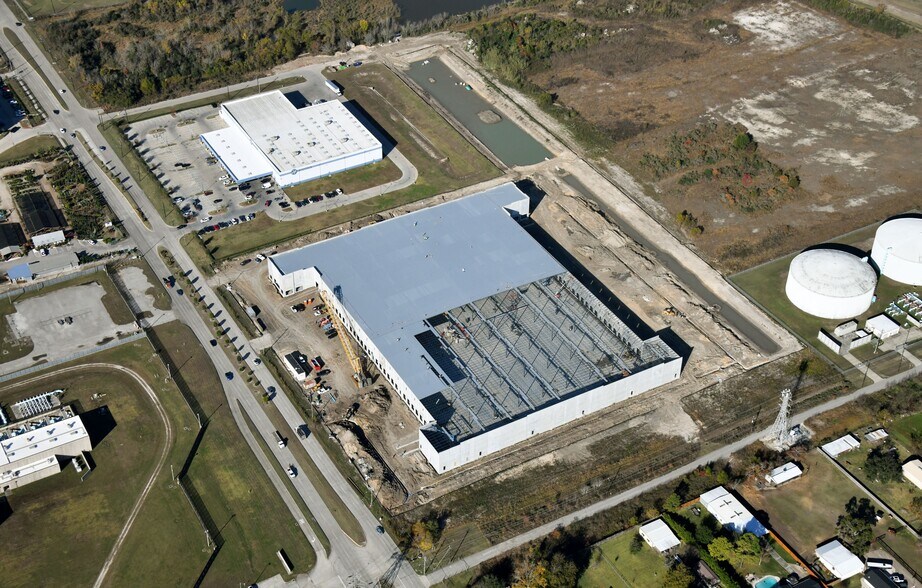 More Photos Of 2555 Genoa Red Bluff Rd, Pasadena Distribution For Lease