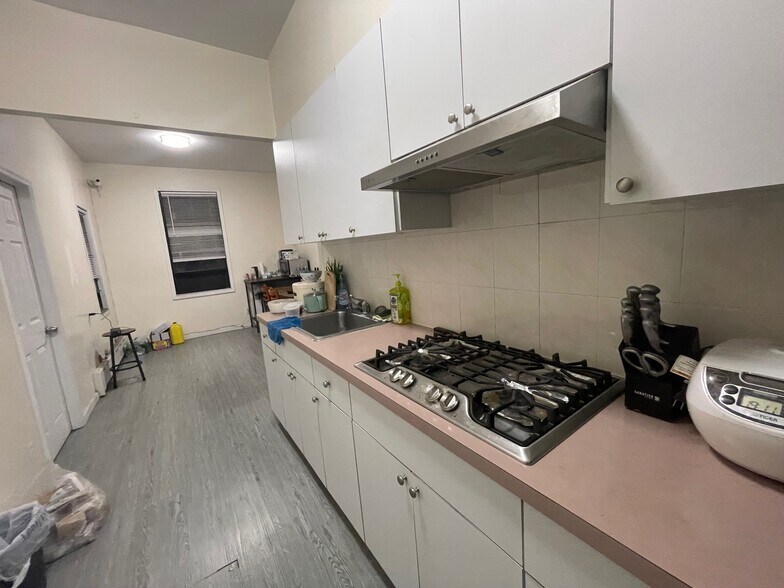 More Photos Of 3152 137th St, Flushing Storefront Retail Residential For Sale