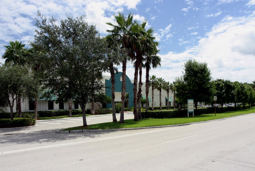 More Photos Of 9905 NW 17th St, Miami Warehouse For Lease