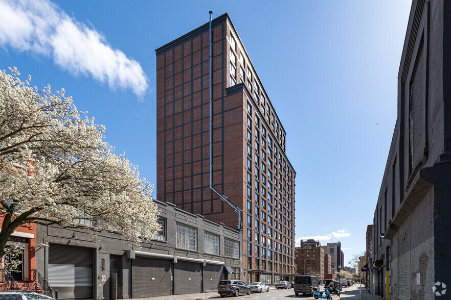 More Photos Of 425 W 18th St, New York Apartments For Lease