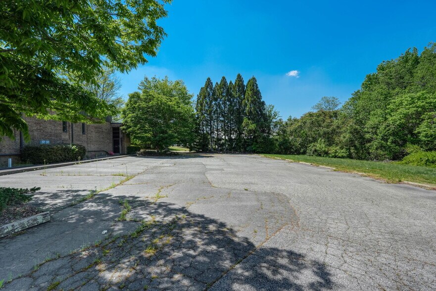More Photos Of 3311 Burlington Rd, Greensboro Office For Sale