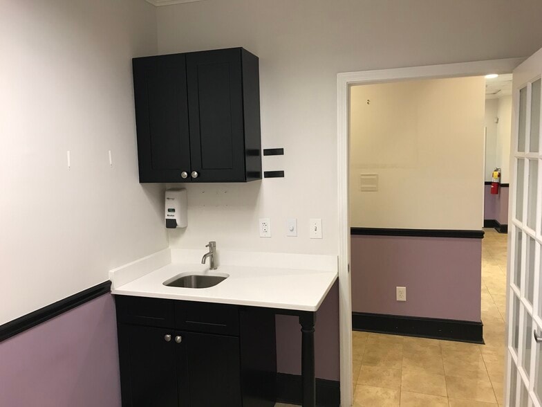 More Photos Of 7961 Hwy 92, Woodstock Medical For Lease