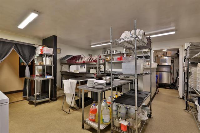 More Photos Of 20 Public Way, Quechee Restaurant For Sale