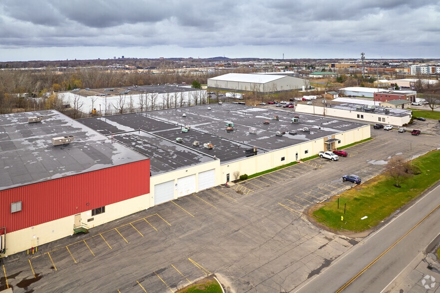 More Photos Of 80 Commerce Dr, Rochester Warehouse For Lease