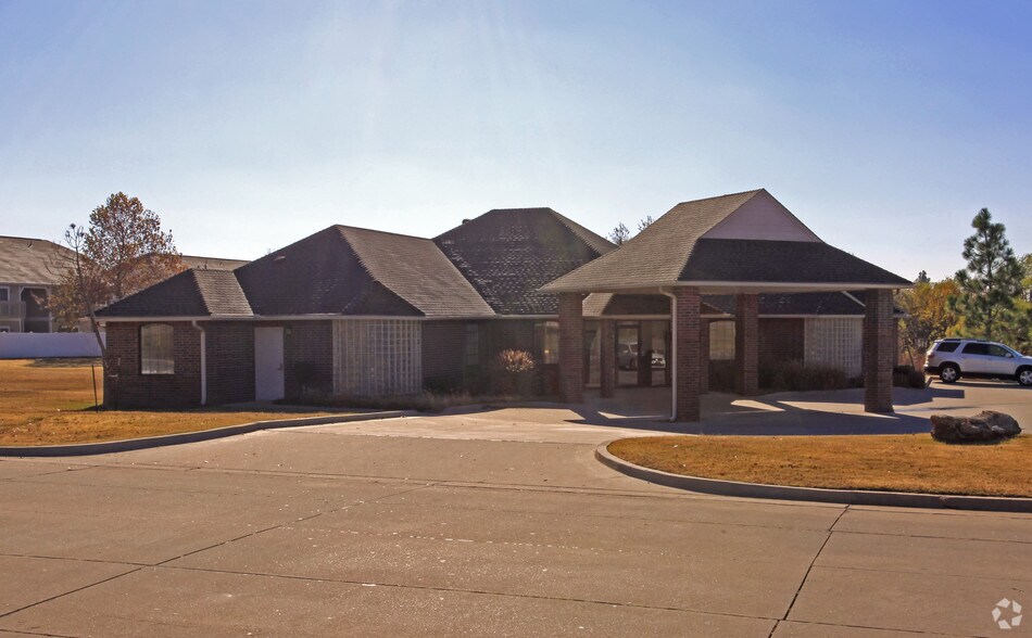 More Photos Of 2300 S Douglas Blvd, Oklahoma City Medical For Lease