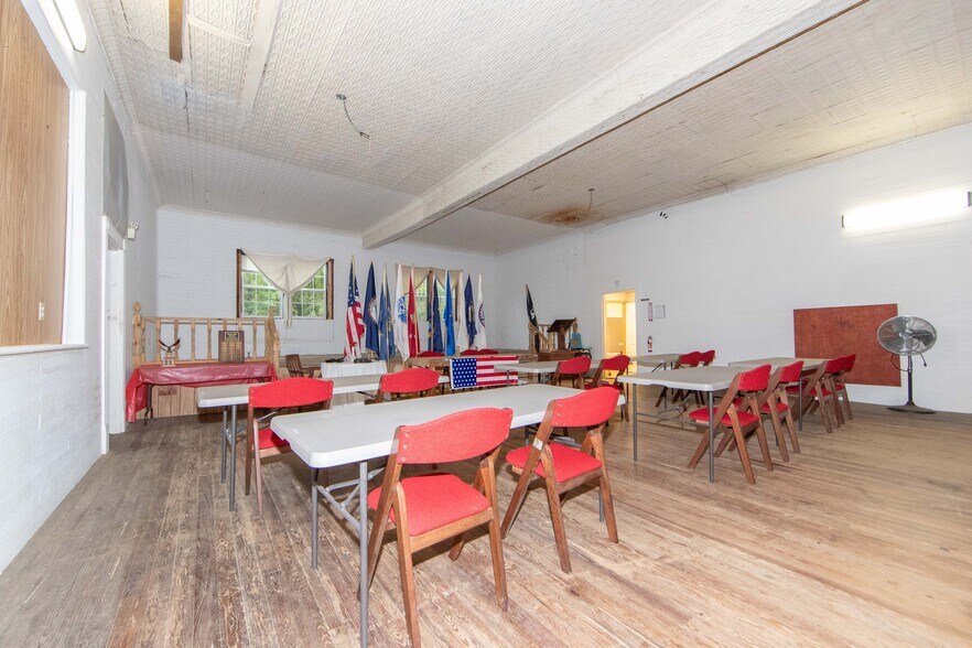 More Photos Of 913 Old Buckingham Rd, Cumberland Lodge Meeting Hall For Sale