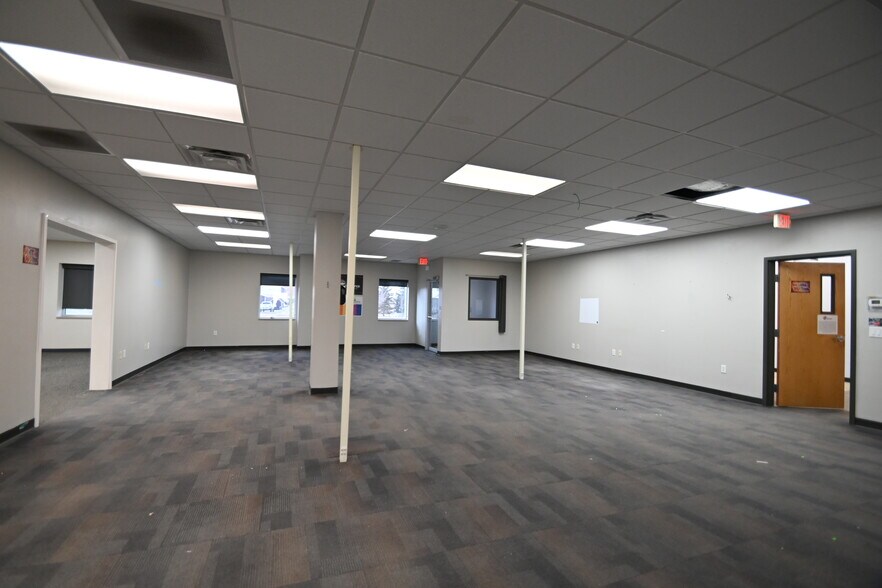 More Photos Of 1501 21st Ave N, Fargo Light Manufacturing For Lease