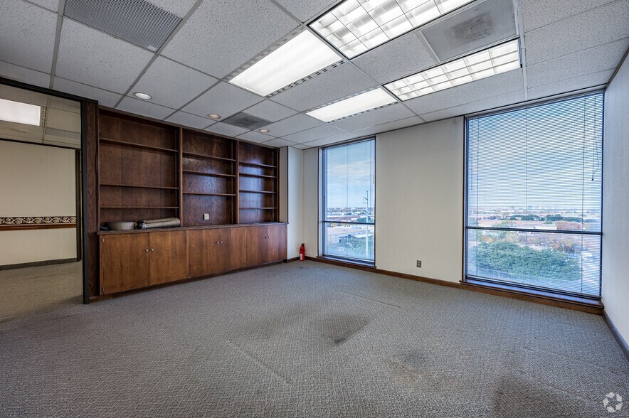 More Photos Of 1140 Empire Central Dr, Dallas Office For Sale