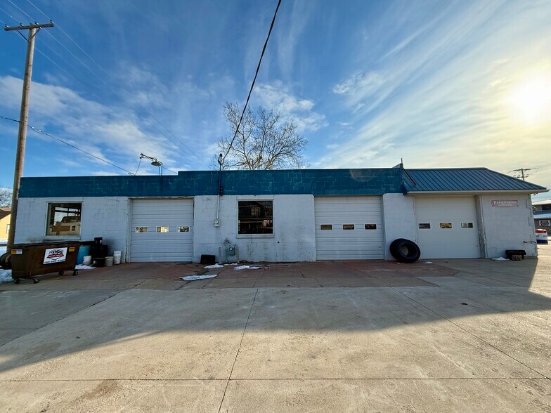 More Photos Of 400 Center St, Marysville Service For Sale