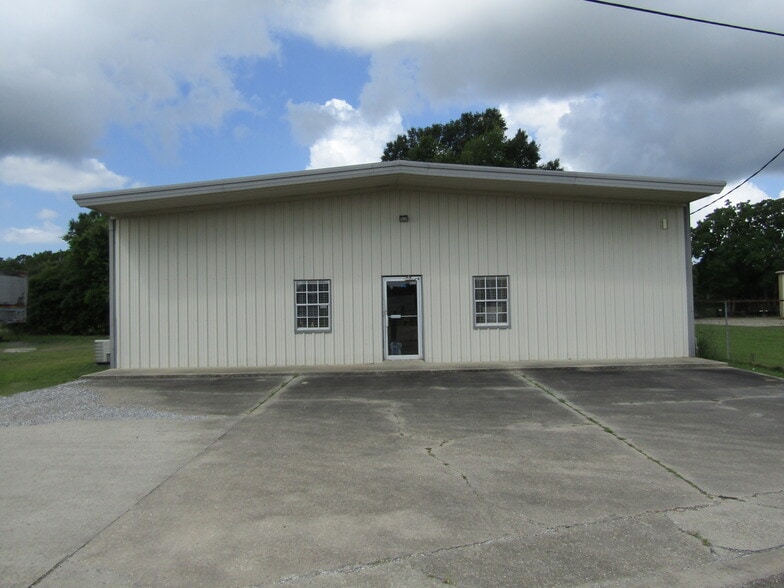 Primary Photo Of 1416 Easy St, New Iberia Warehouse For Sale