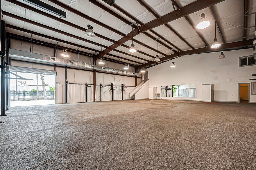 More Photos Of 2202 Lone Oak Rd, Houston Industrial For Lease
