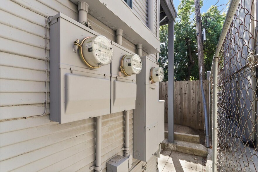 More Photos Of 2224 J St, Sacramento General Retail For Sale