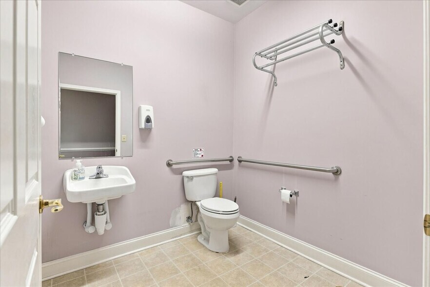 More Photos Of 1563 Jefferson Hwy, Fishersville Office For Lease