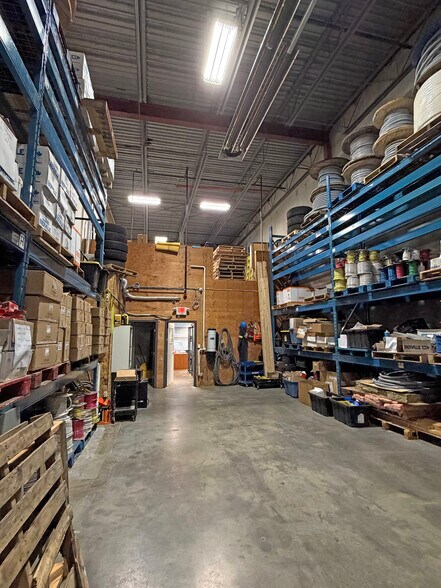 More Photos Of 1225 Kingsway Ave, Port Coquitlam Warehouse For Lease