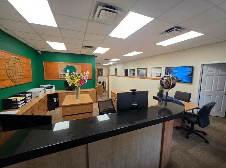 More Photos Of 7601-7625 Davie Road Ext, Hollywood Unknown For Lease