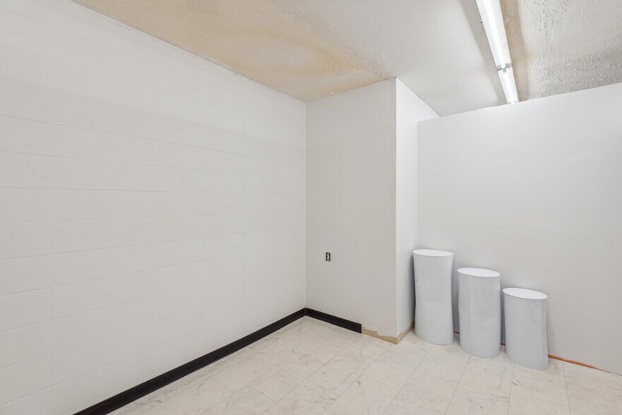 More Photos Of 6011 Vine St, Cincinnati Storefront Retail Residential For Sale