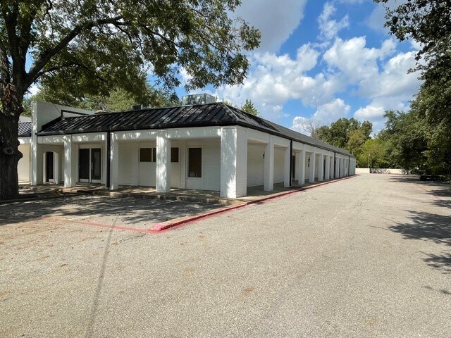 More Photos Of 670 W Arapaho Rd, Richardson Medical For Lease