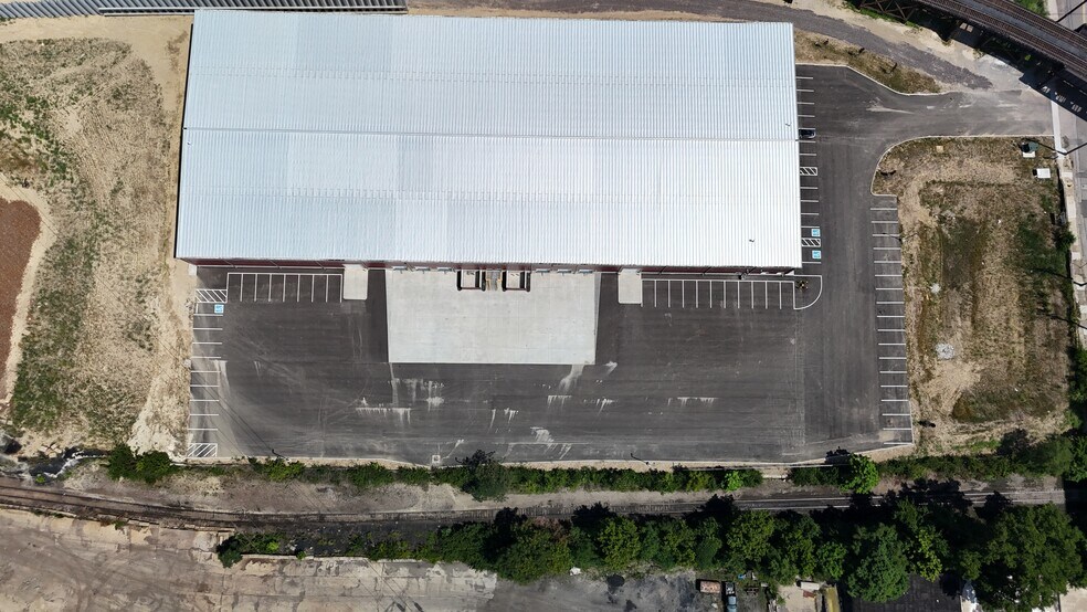 More Photos Of 299 Gest st, Cincinnati Manufacturing For Lease