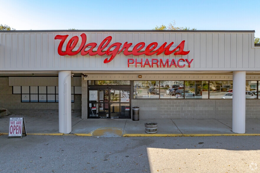 More Photos Of 125 Westbrook Rd, Essex Storefront For Sale